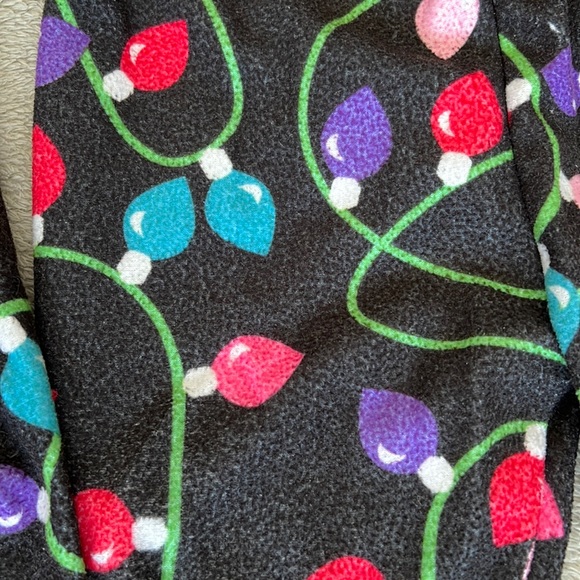Christmas light size 5/6 flannel pajama set - Picture 2 of 5